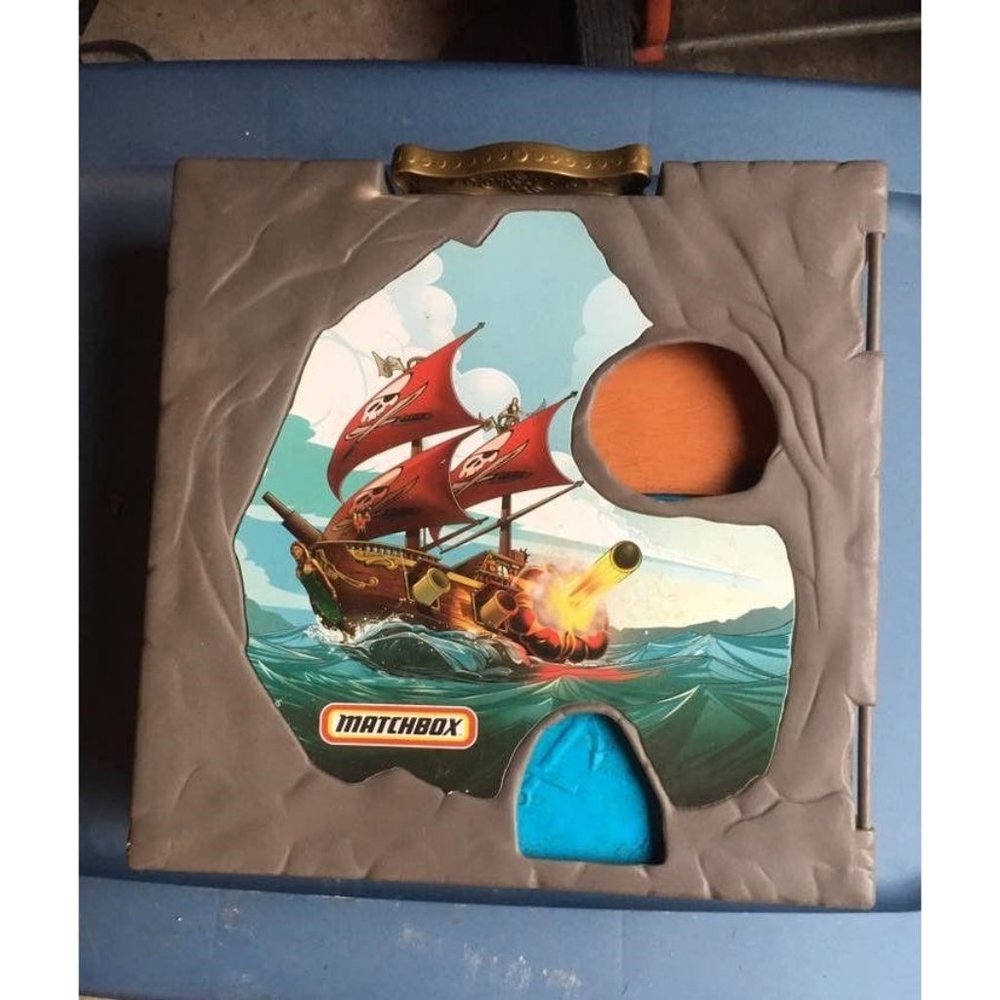 Matchbox Pop Up Pirate Adventure Kit from 2006